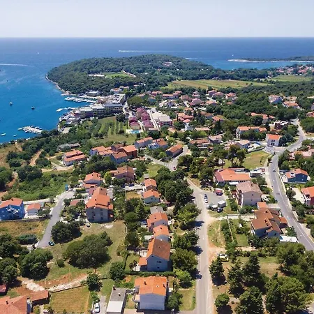 Nice Apartment In Pula With Kitchen *