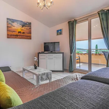 Nice Apartment In Pula With Kitchen Апартаменты *