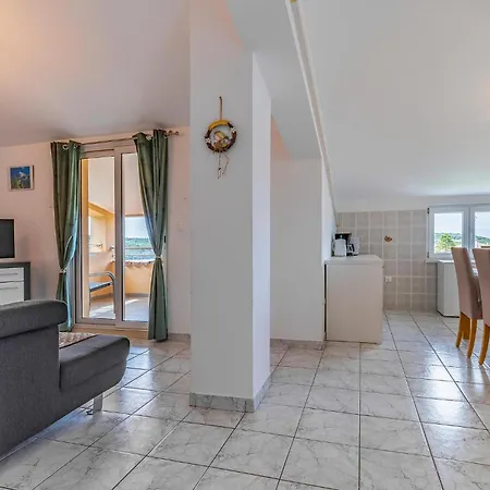 Appartamento Nice In With Kitchen Pola
