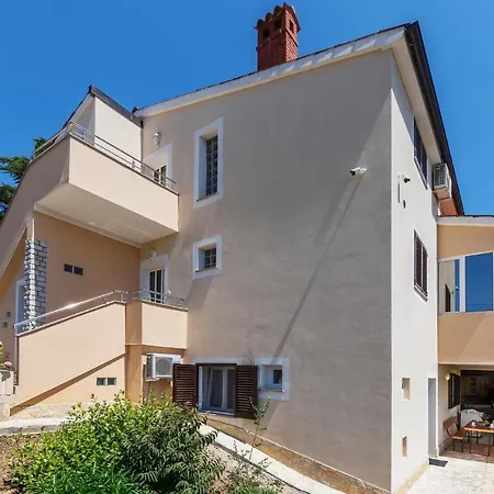 Nice Apartment In Pula With Kitchen * Pula