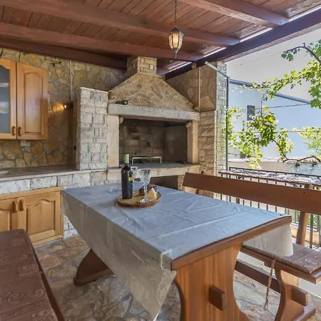 Nice Apartment In Pula With Kitchen