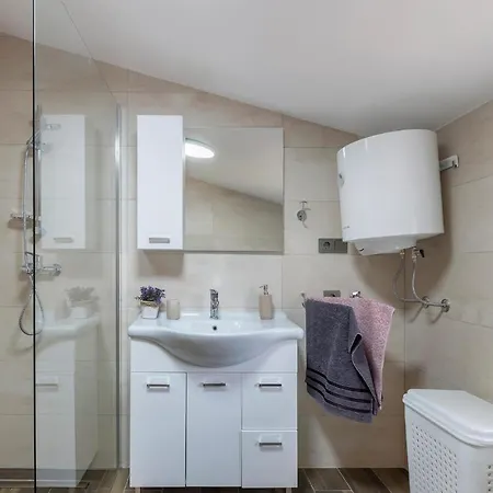 Nice Apartment In Pula With Kitchen * Pula